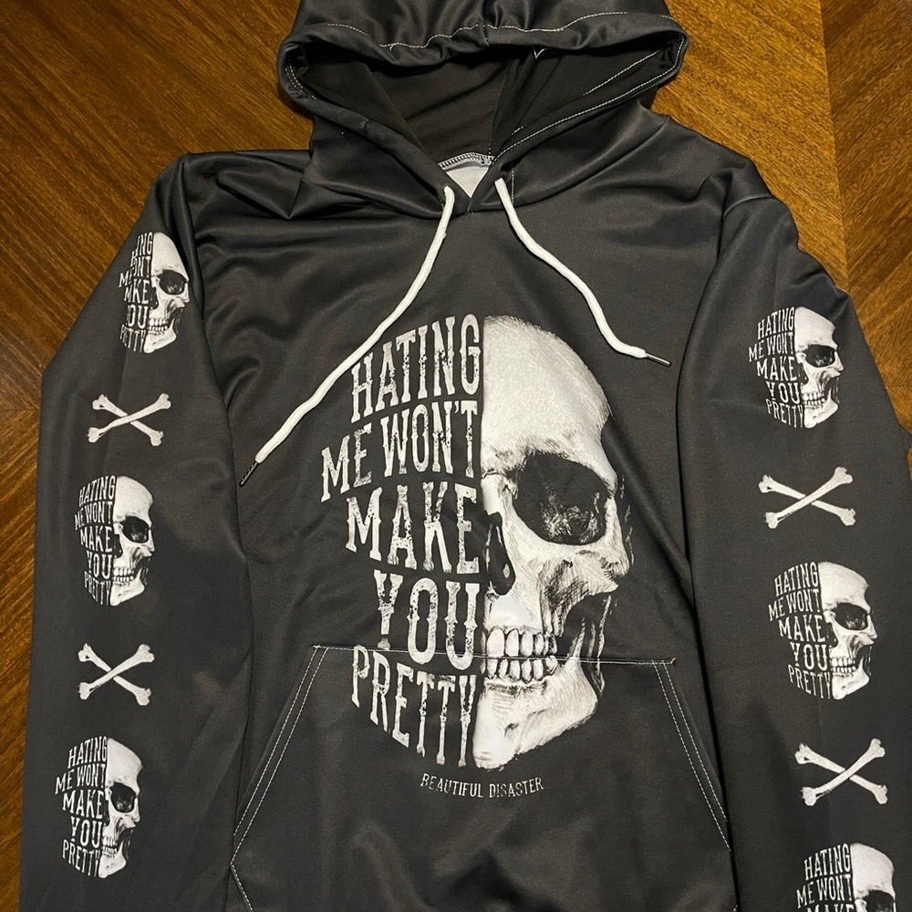 BRAND NEW-Skull Hooded Sweatshirt